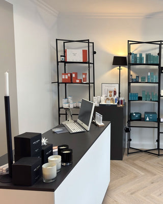 ladeneinrichtung-regale-kosmetik-salon-mandai-design-2